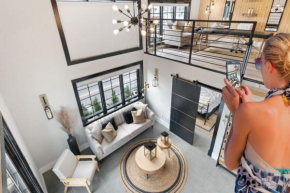 NYC Skyline Views, Sauna & Rooftop - Romantic Escape at 